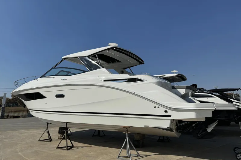 Slide: The Image of Sea Ray 320 Sundancer 2025 - 7