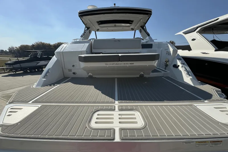 Slide: The Image of Sea Ray 320 Sundancer 2025 - 8