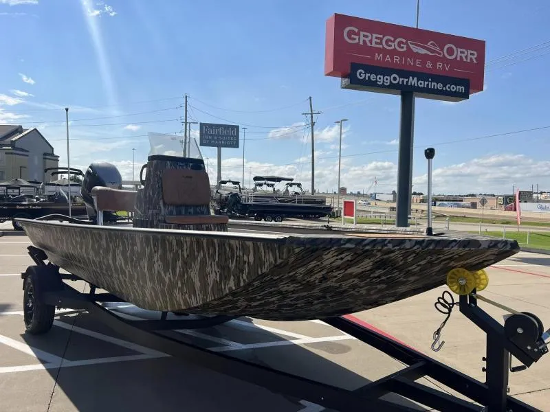 Slide: The Image of 2025 Avid 18 Center Console boat on trailer at Gregg Orr Marine dealership. - 6