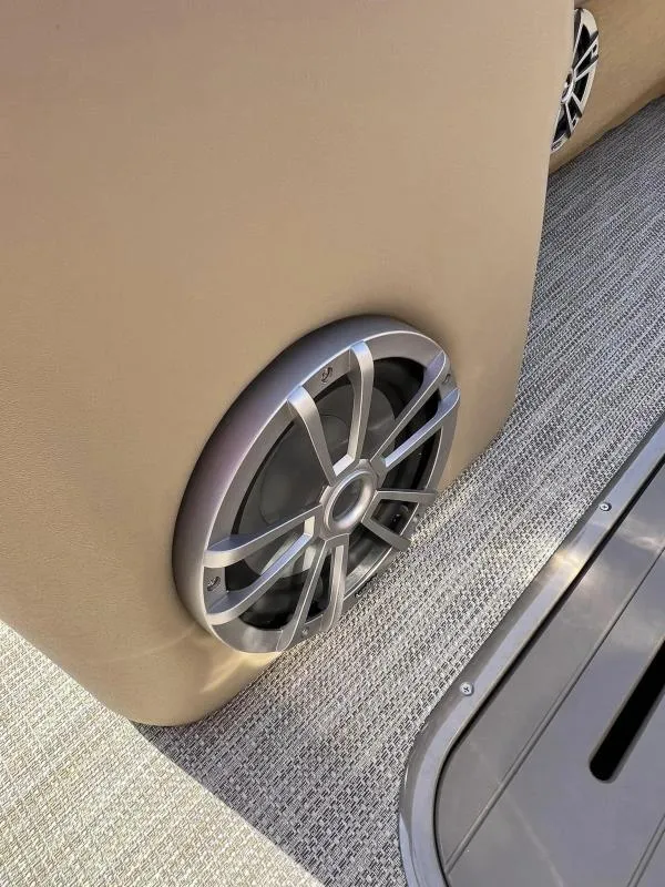 Slide: The Image of 2024 Veranda VTX25RC boat speaker on beige interior panel. - 18