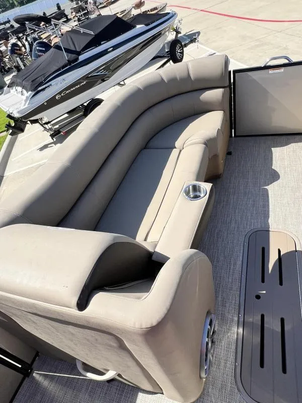 Slide: The Image of 2024 Veranda VTX25RC pontoon boat with luxurious seating and cup holders. - 20