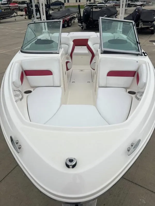 Slide: The Image of Chaparral 19 H20 2016 - 8