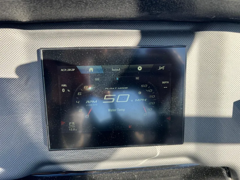 Slide: The Image of Dashboard display of 2025 Yamaha Boats SX195 showing speed and RPM. - 12