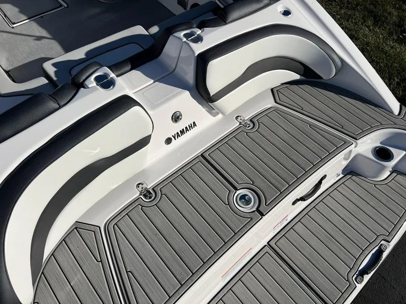 Slide: The Image of 2025 Yamaha Boats SX195 swim platform with sleek design and gray decking. - 7