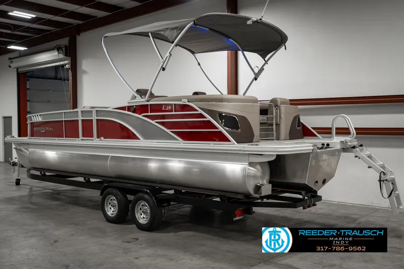 Slide: The Image of 2025 Bennington 25 LTFB pontoon boat with canopy in a showroom. - 6