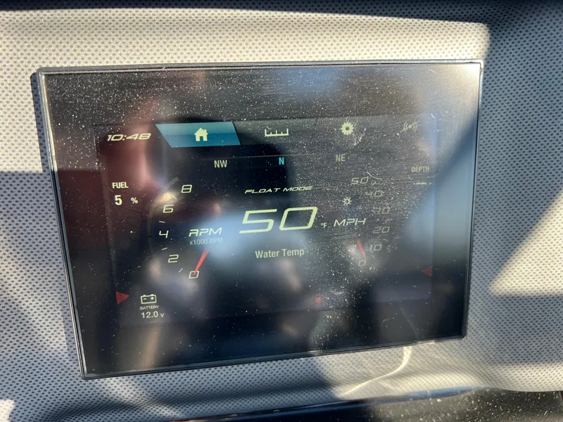 Slide: The Image of Dashboard display of 2025 Yamaha Boats SX195 showing speed and RPM. - 14