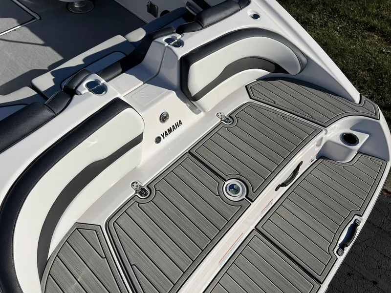 Slide: The Image of 2025 Yamaha Boats SX195 swim platform with sleek design and gray decking. - 7