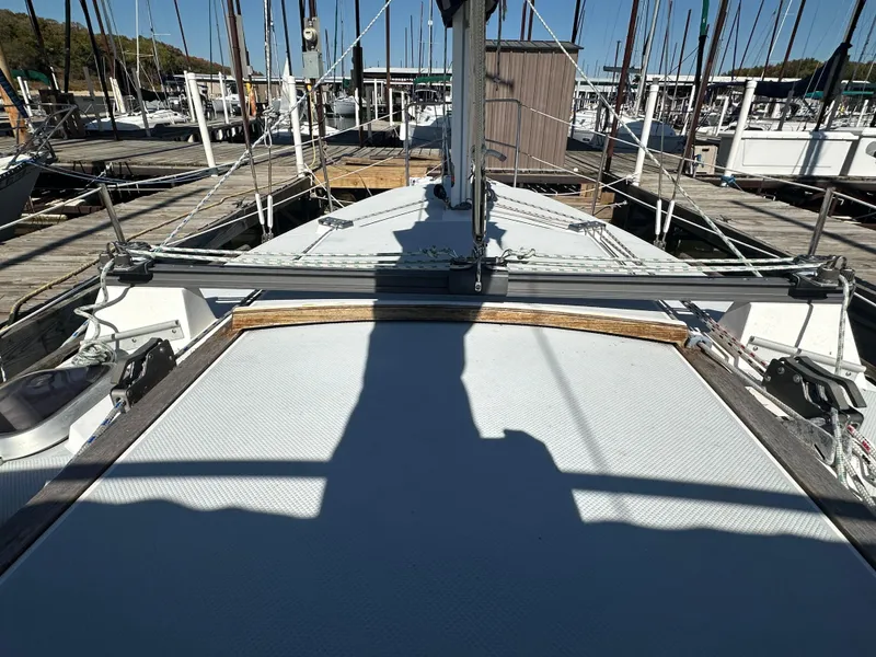 Slide: The Image of 1991 Catalina 28 sailboat deck view at marina. - 13
