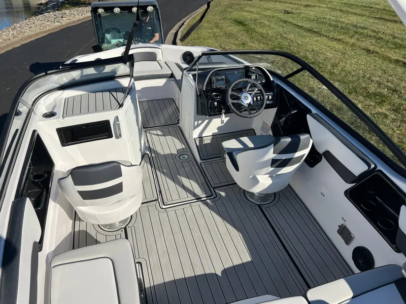 Slide: The Image of 2025 Yamaha Boats 195S interior with sleek design and modern controls. - 9