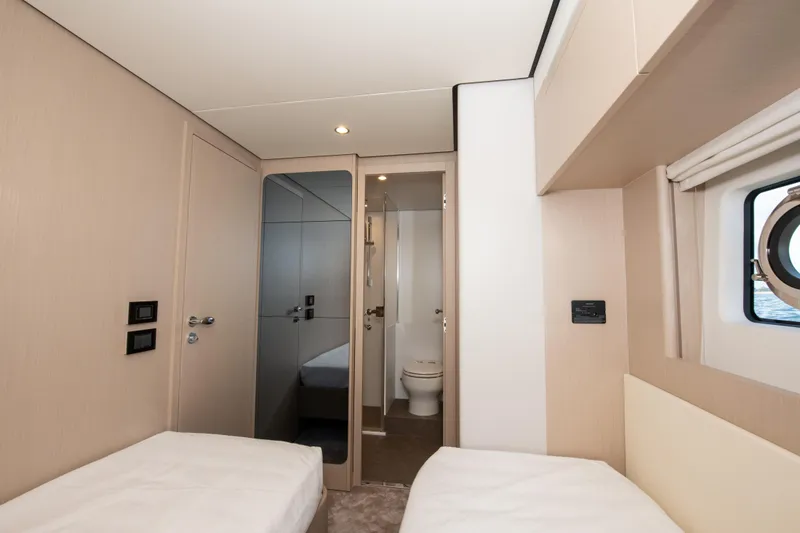 Slide: The Image of Interior of 2023 Azimut Fly 68 yacht cabin with twin beds and ensuite bathroom. - 25