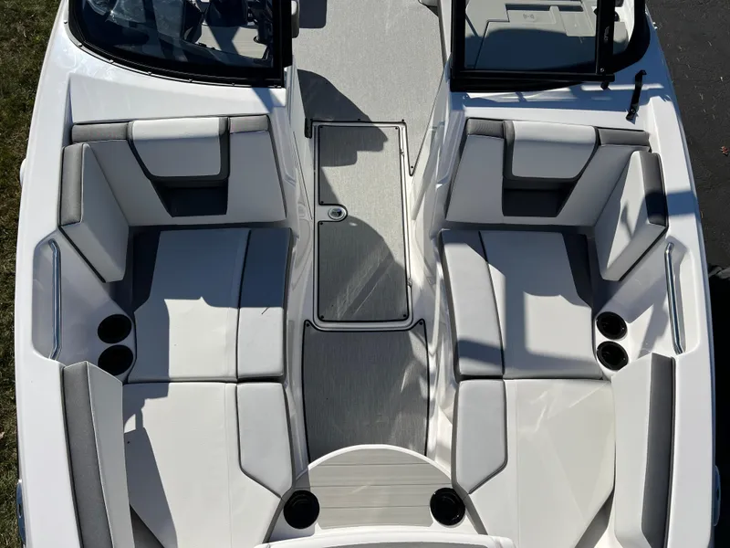 Slide: The Image of Yamaha AR220 2025 - 16