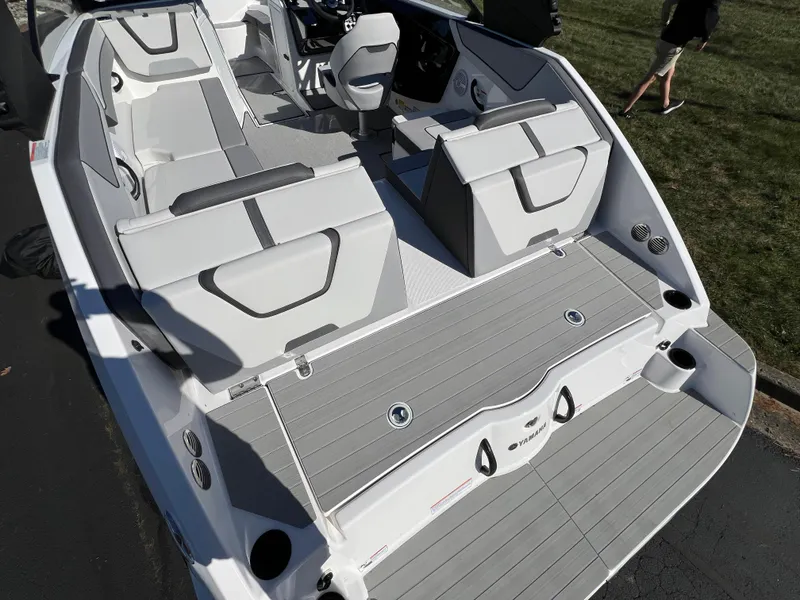 Slide: The Image of Yamaha AR220 2025 - 8