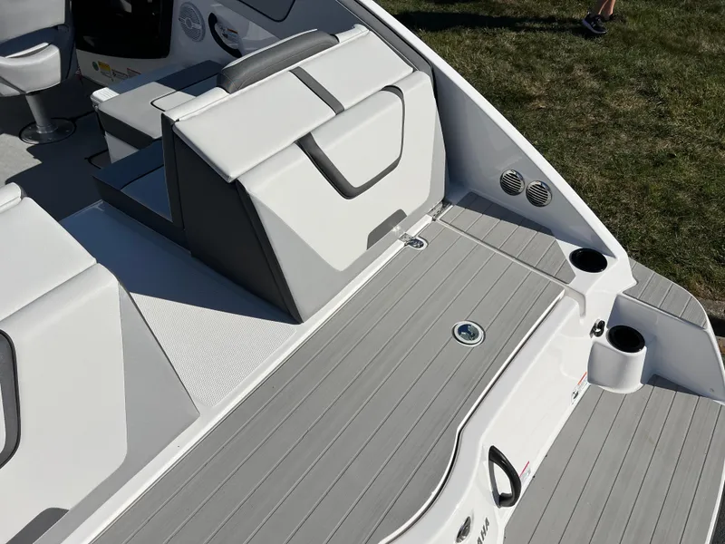 Slide: The Image of Yamaha AR220 2025 - 9