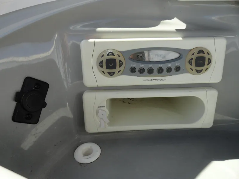 Slide: The Image of 2006 Bayliner 195 Bowrider dashboard with stereo system and storage compartment. - 11