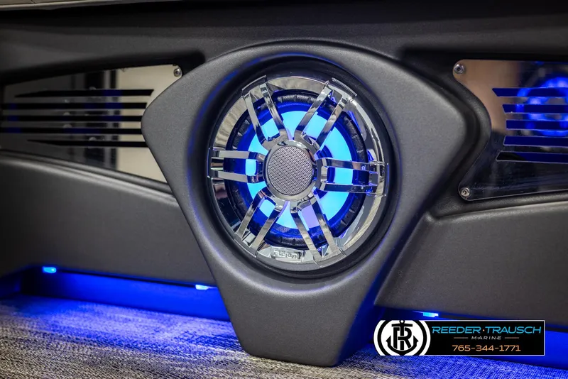 Slide: The Image of Avalon Catalina QL 2025 speaker with blue LED lighting, Reeder-Trausch Marine branding. - 39