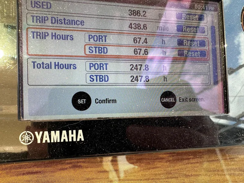 Slide: The Image of Yamaha boat display showing trip and total hours for Grady-White Freedom 335, 2014 model. - 23