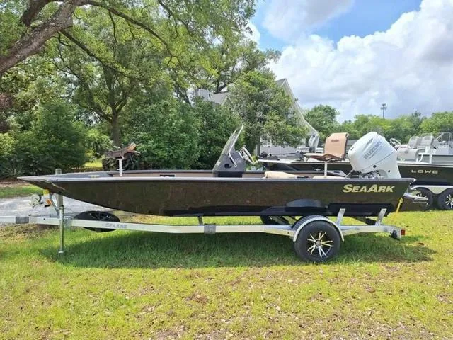 The Image of SeaArk Shadow 18 Center Console 2024 - 1