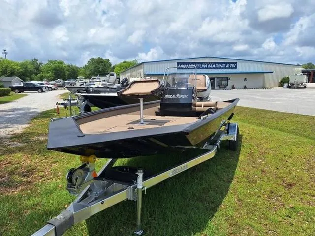 Slide: The Image of SeaArk Shadow 18 Center Console 2024 - 6