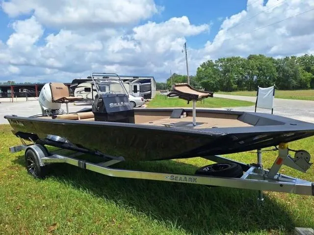 Slide: The Image of SeaArk Shadow 18 Center Console 2024 - 7