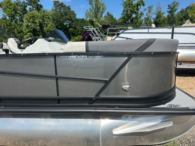 Slide: The Image of SunChaser Geneva Sport 21 SB DH 2024 - 3