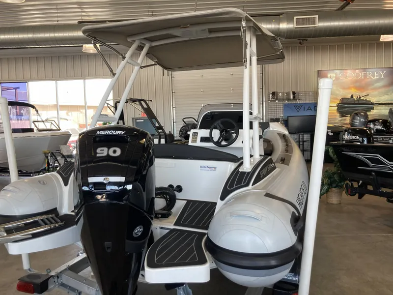 Slide: The Image of 2025 Highfield Sport 520 Rib with Mercury 90 engine in showroom. - 19