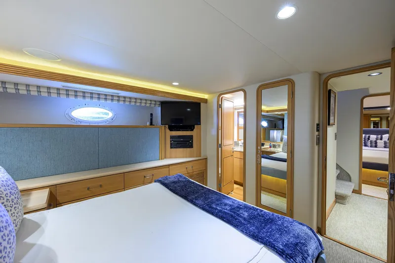 Slide: The Image of Luxurious cabin interior of 1998 Westport Westbay Sonship Raised Pilothouse yacht. - 27