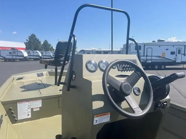 Slide: The Image of Crestliner CRESTLINER C186TN 2025 - 4