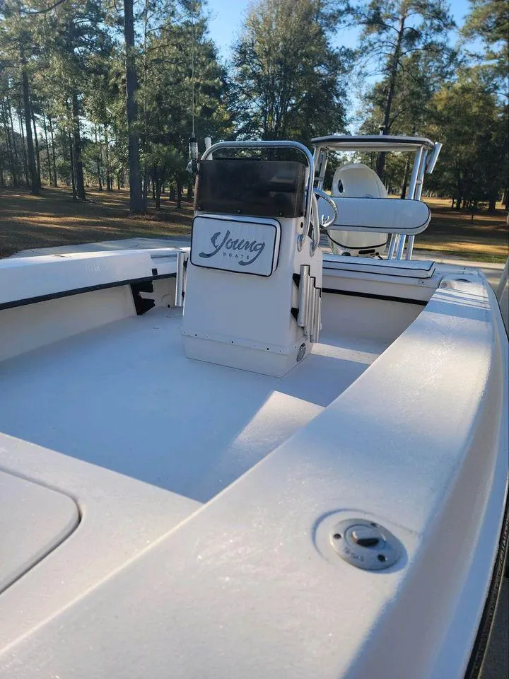 Slide: The Image of 2005 Young Boats 20 model, white deck, surrounded by trees. - 5