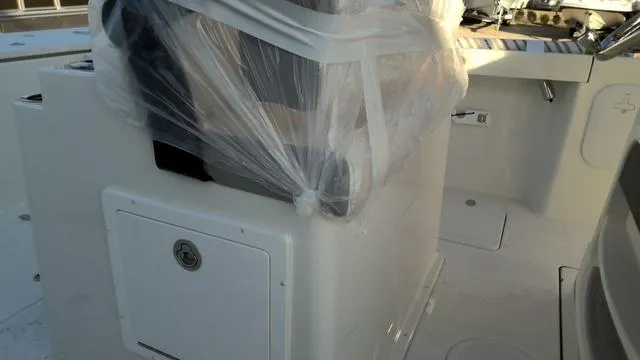 Slide: The Image of Parker Marine 2600 Center Console 2025 - 10