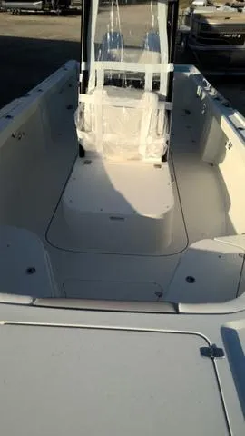 Slide: The Image of Parker Marine 2600 Center Console 2025 - 12