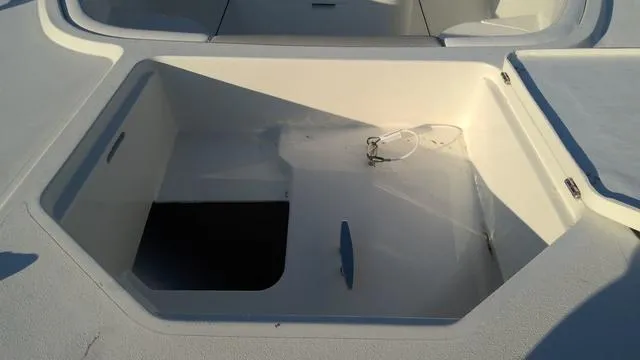 Slide: The Image of Parker Marine 2600 Center Console 2025 - 13