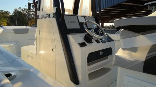 Slide: The Image of Parker Marine 2600 Center Console 2025 - 15