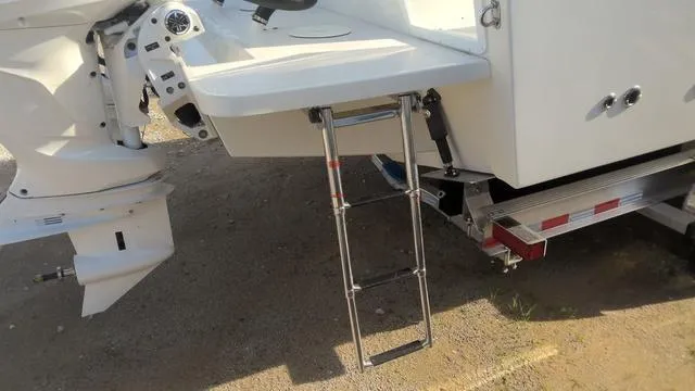 Slide: The Image of Parker Marine 2600 Center Console 2025 - 17