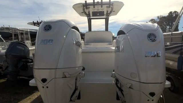 Slide: The Image of Parker Marine 2600 Center Console 2025 - 18