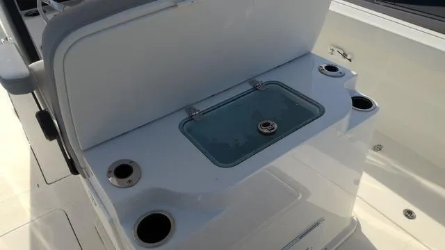 Slide: The Image of Parker Marine 2600 Center Console 2025 - 23