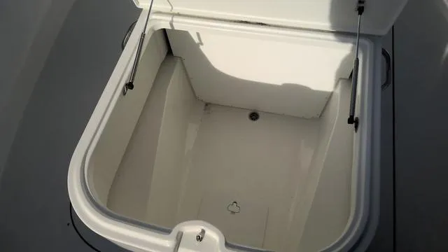 Slide: The Image of Parker Marine 2600 Center Console 2025 - 30