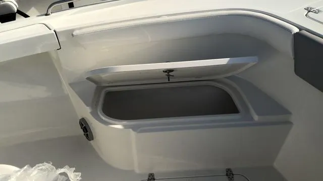 Slide: The Image of Parker Marine 2600 Center Console 2025 - 33