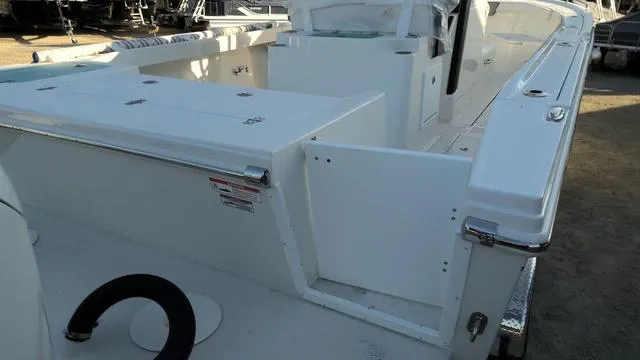 Slide: The Image of Parker Marine 2600 Center Console 2025 - 4