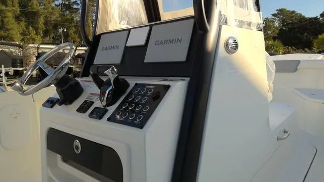 Slide: The Image of Parker Marine 2600 Center Console 2025 - 8