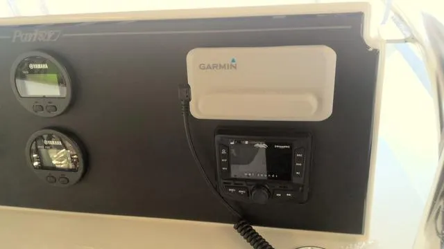 Slide: The Image of Parker Marine 21SE Center Console 2025 - 21