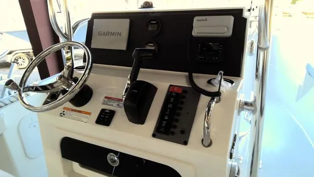 Slide: The Image of Parker Marine 21SE Center Console 2025 - 9