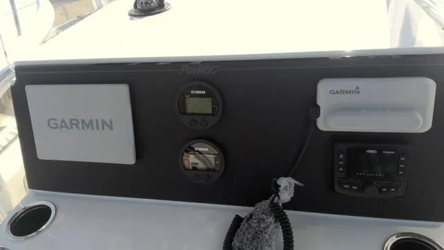 Slide: The Image of Parker 21SE Center Console 2025 - 20
