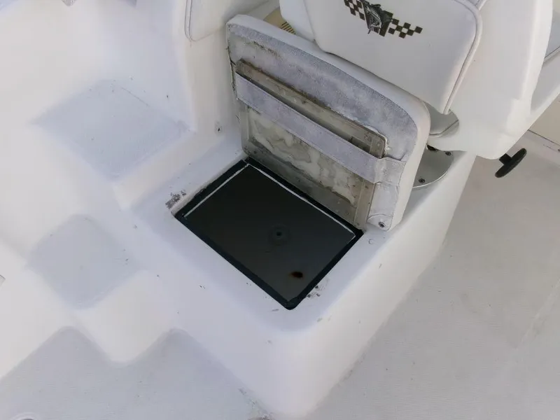Slide: The Image of Seaswirl Striper 2600wa 1999 boat seat with storage compartment open. - 19