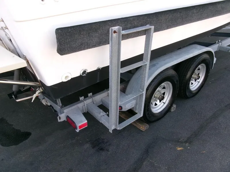 Slide: The Image of 1999 Seaswirl Striper 2600wa boat on trailer, rear view, dual axle. - 26