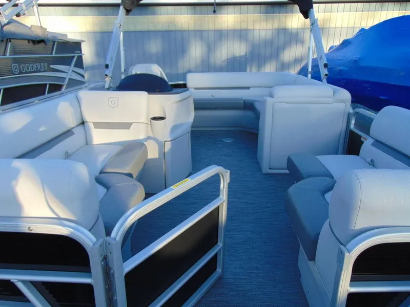 Slide: The Image of Godfrey Xperience 1680 CX 25 in 2023 - 7