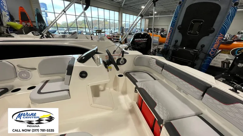 Slide: The Image of Bayliner Bayliner M-15 2021 - 10