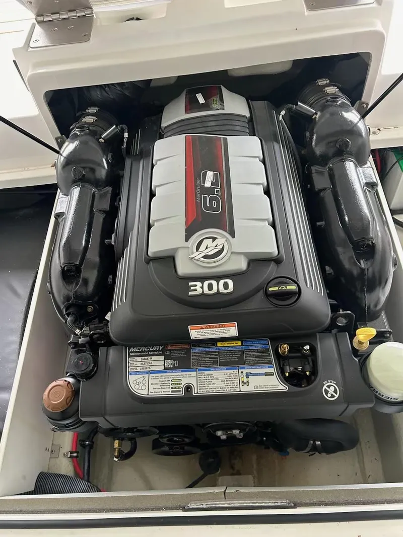 Slide: The Image of 2021 Cobalt CS23 boat engine, 6.2L, 300 horsepower, Mercury Marine. - 11
