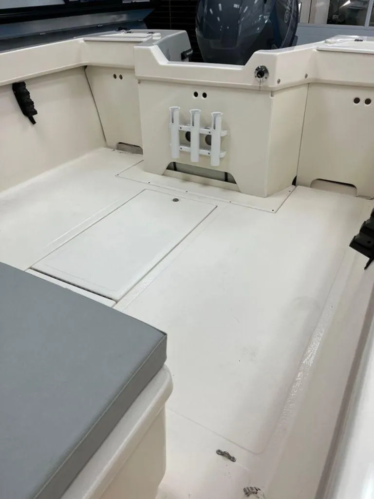 Slide: The Image of Arima 195 Sea Chaser - Yellowtail 2026 - 7