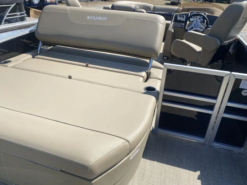 Slide: The Image of Sylvan Mirage 822 CLS DH 2025 - 11