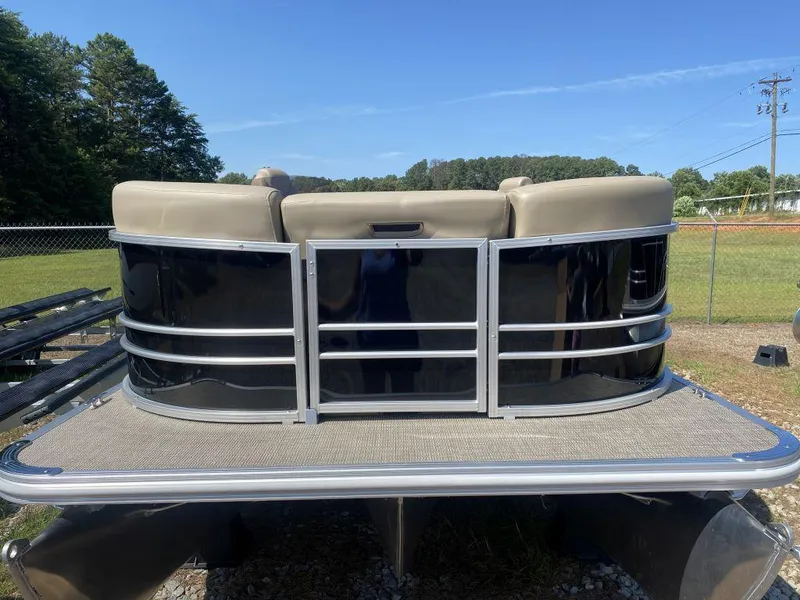 Slide: The Image of Sylvan Mirage 822 CLS DH 2025 - 15